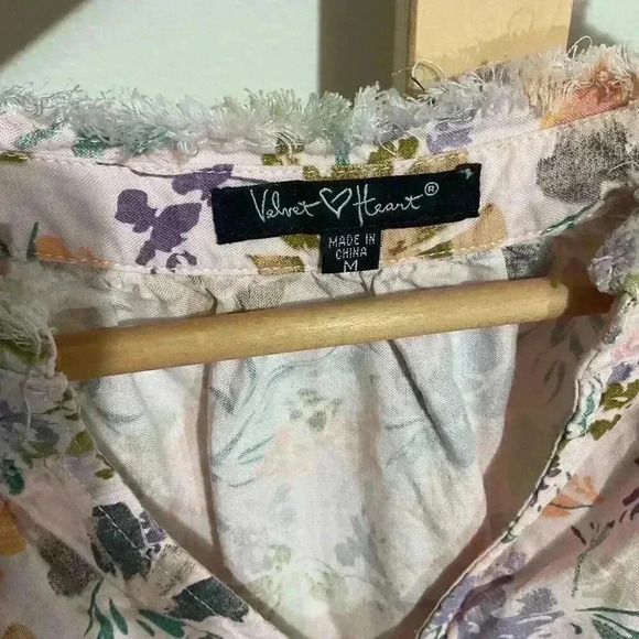 Velvet Heart Frayed Tank Top Women’s Floral Shirt Size Medium - Picture 5 of 7